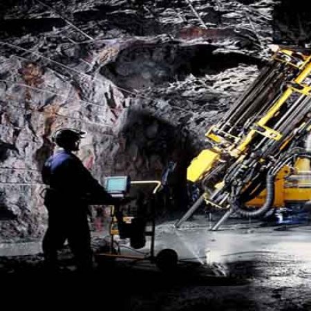 Realización de explotación subterránea y superficial de recursos minerales